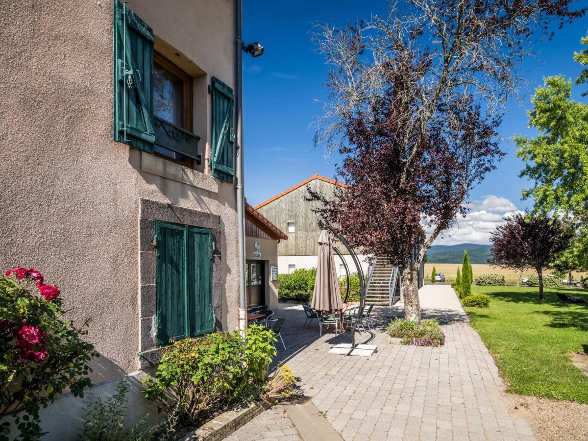 Les Quatre Vents Hotel Courpiere Exterior photo